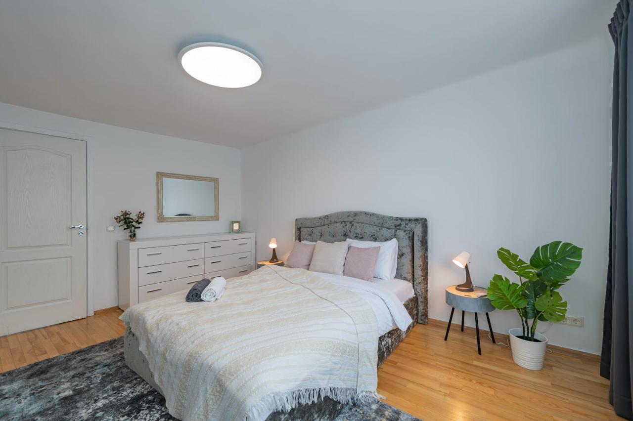 Family 1 Bd Old Town Apartment By Hostlovers Kaunas Exteriör bild