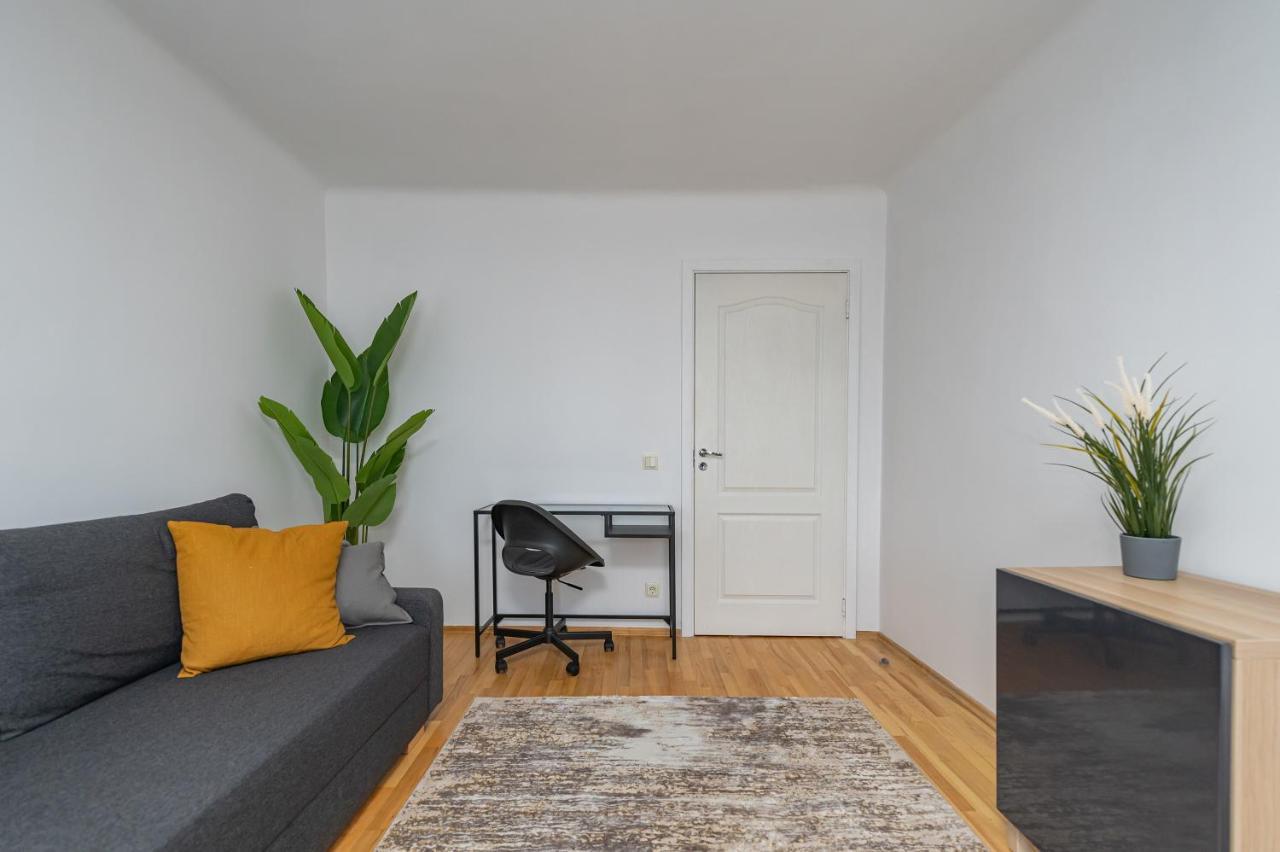 Family 1 Bd Old Town Apartment By Hostlovers Kaunas Exteriör bild